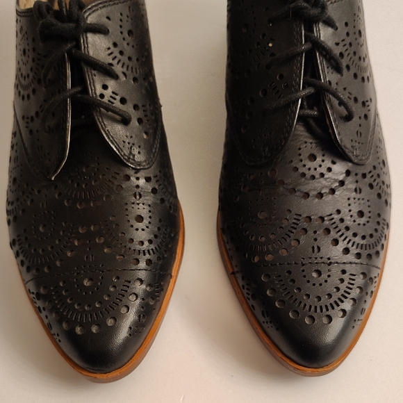 Louise et Cie Black Perforated Leather Cut Outs Oxfords - Picture 3 of 10
